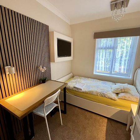 Home Accommodation Southampton Exterior foto